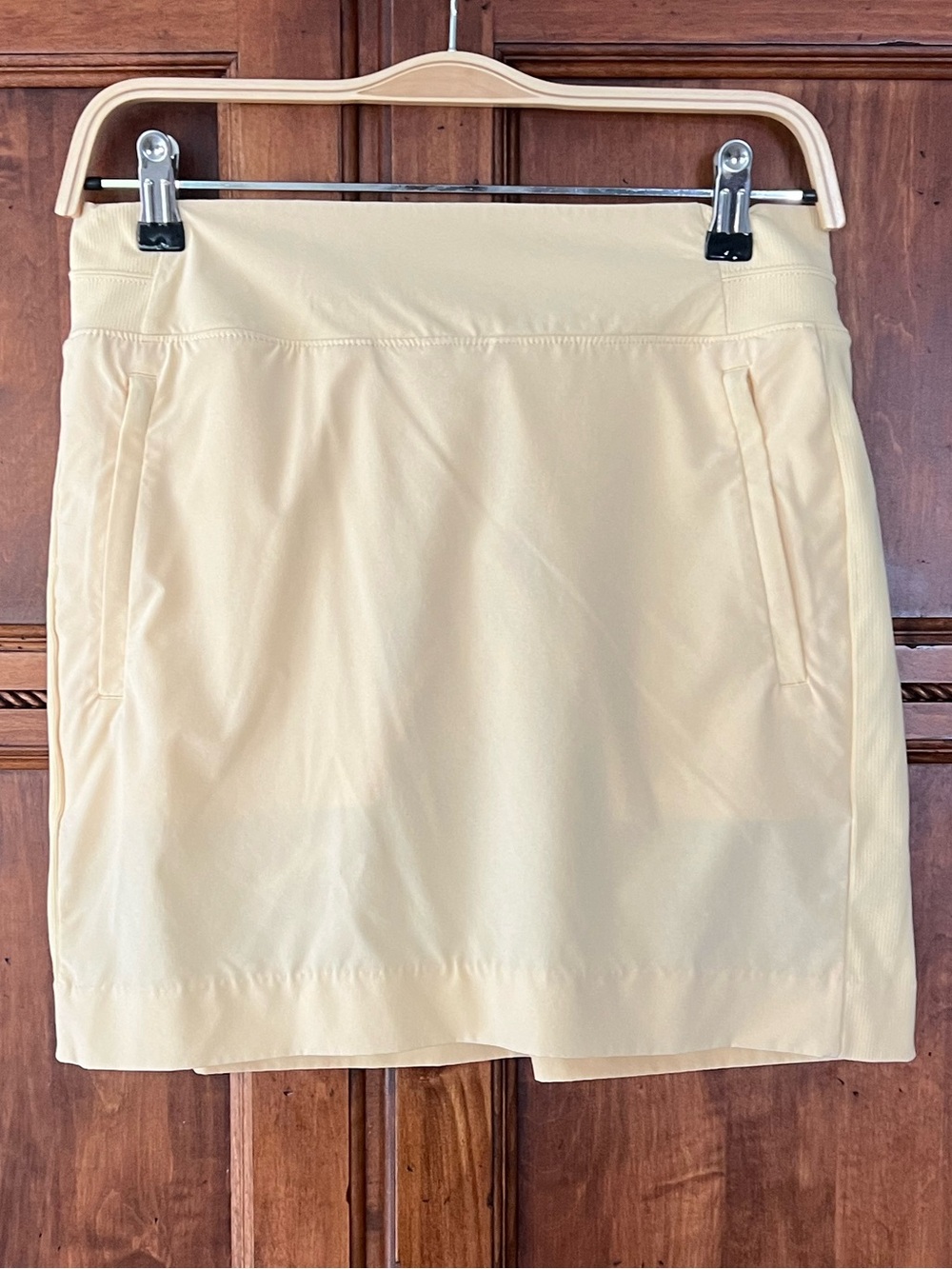 NWOT Athleta Brooklyn skort | pale yellow | Size 4 |featherweight stretch fabric